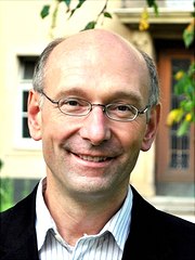 prof.-dr.-wolfgang-hillert-universitaet-hamburg-180x240