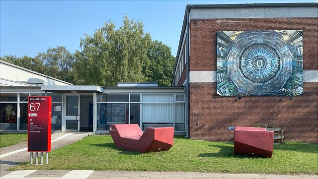 Gebäude 67 von der Staßenseite