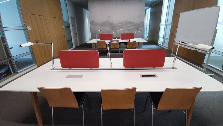 Studentische Arbeitsplätze im Communal Space des HARBOR