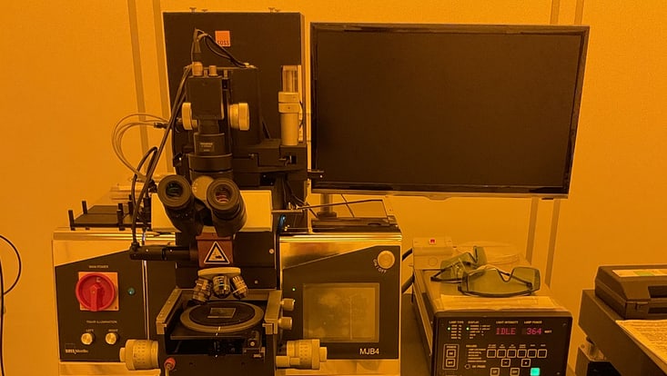 uv-lithography-maskaligner-mjb4-733x414 Mask aliigner Karl Süss MJB4